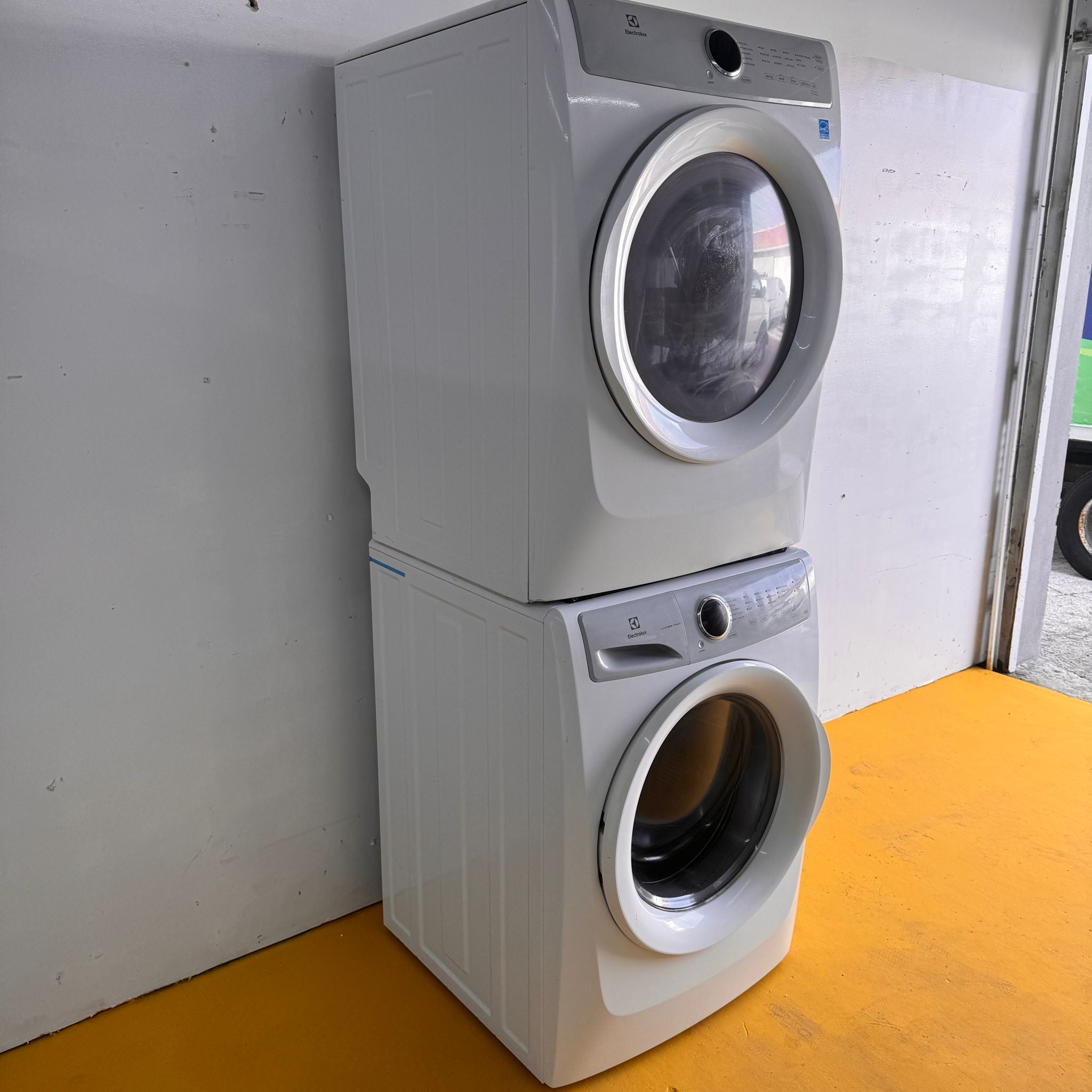 Electrolux Washer and Gas Dryer Front Load Electrolux Washer and Gas Dryer Front Load